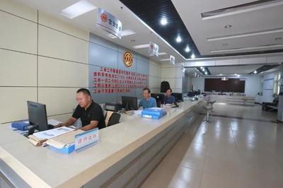 章丘區(qū)公共法律服務(wù)中心工會分中心掛牌儀式暨法律咨詢服務(wù)啟動